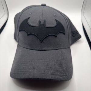 Batman Hush Symbol 39Thirty Fitted Baseball Hat Gray Size Small/medium